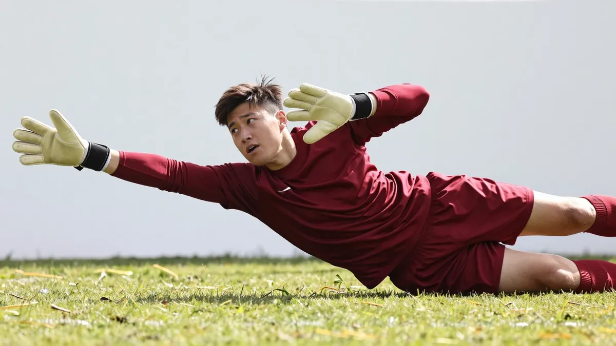 Stellenbosch FC are reportedly interested in signing 25-year-old Ghanaian goalkeeper Solomon Agbasi from Hearts of Oak as...