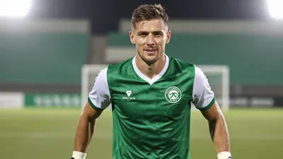 Stellenbosch FC's Ashley Du Preez return sparks transfer speculation for Devin Titus, with Moroccan champions Maghreb de...
